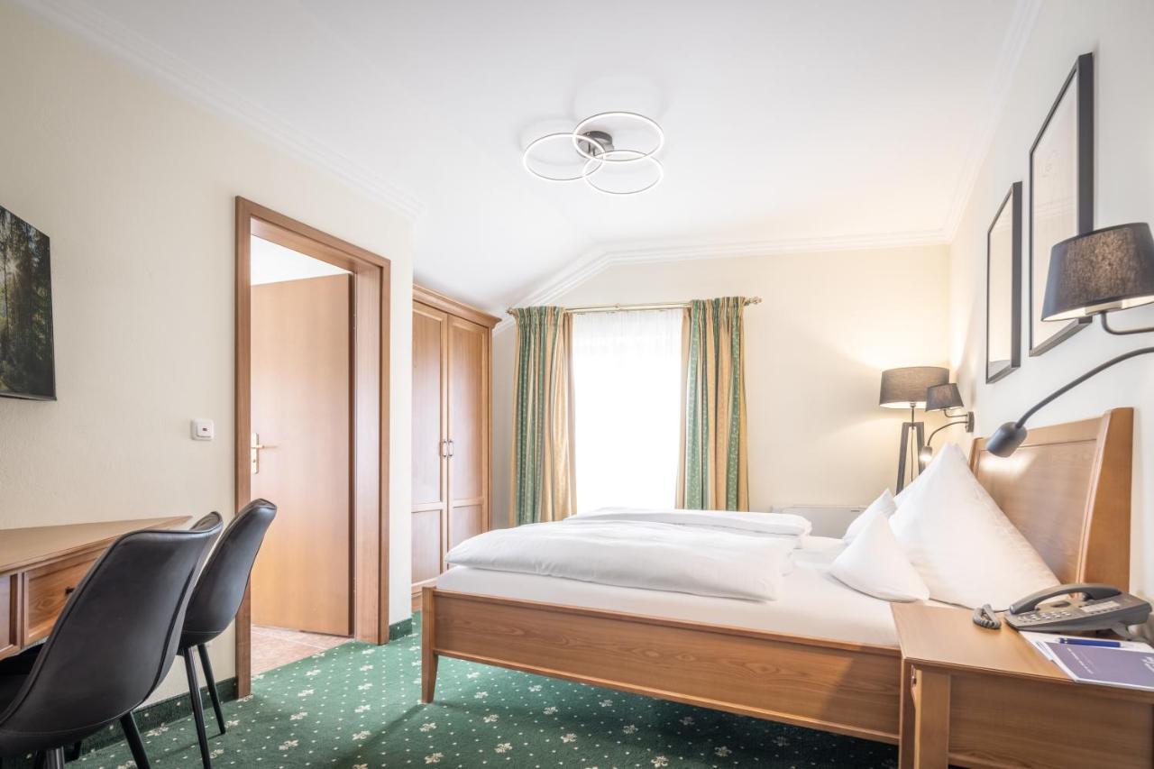 Hotel-Gasthof Hoettl Deggendorf Ngoại thất bức ảnh