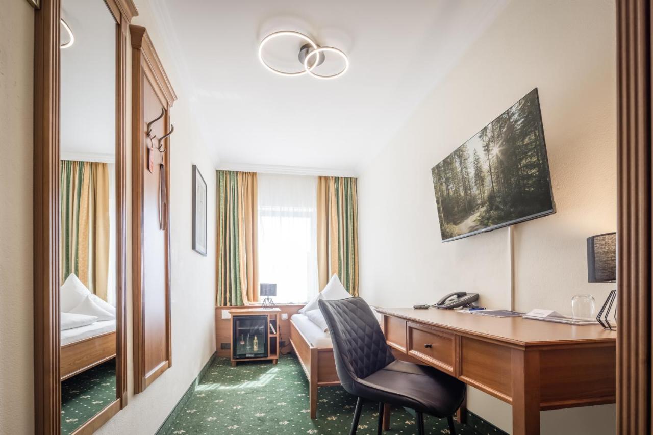 Hotel-Gasthof Hoettl Deggendorf Ngoại thất bức ảnh