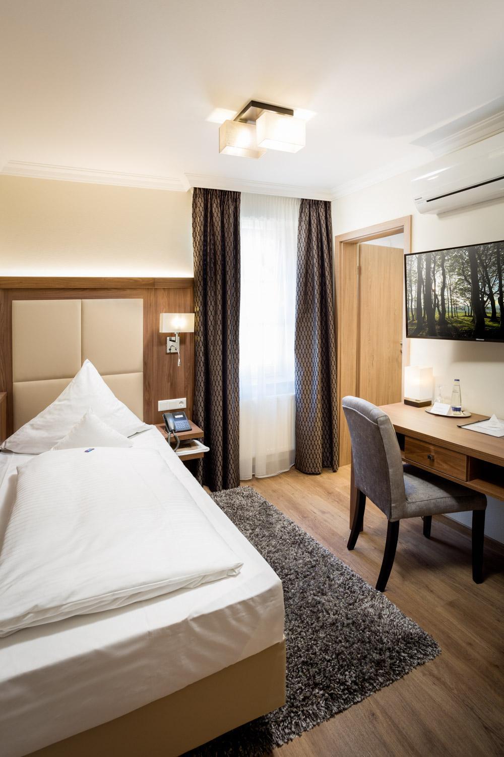 Hotel-Gasthof Hoettl Deggendorf Ngoại thất bức ảnh